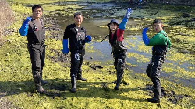 『緊急SOS!池の水ぜんぶ抜く大作戦 無人島に初上陸だ!!海賊のお宝!?人喰い沼から絶滅危惧種500匹出た!!』より(C)テレビ東京