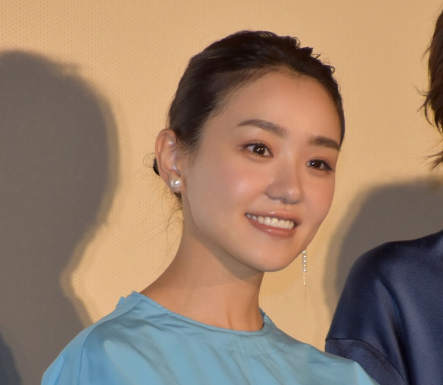 『劇場版シグナル 長期未解決事件捜査班』初日舞台あいさつに登壇した奈緒 (C)ORICON NewS inc.