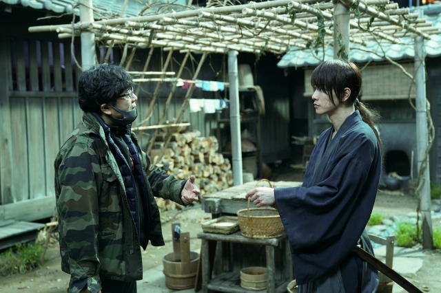 映画『るろうに剣心 最終章 The Final/The Beginning』のメガホンをとった大友啓史監督(左)と主演の佐藤健(C)和月伸宏/集英社(C)2020映画「るろうに剣心 最終章 The Final/The Beginning」製作委員会