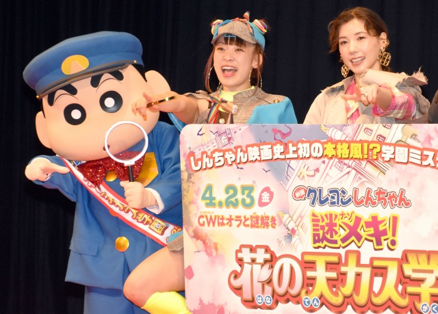しんちゃん(左)と相思相愛っぷりが明らかになった仲里依紗(右) (C)ORICON NewS inc.