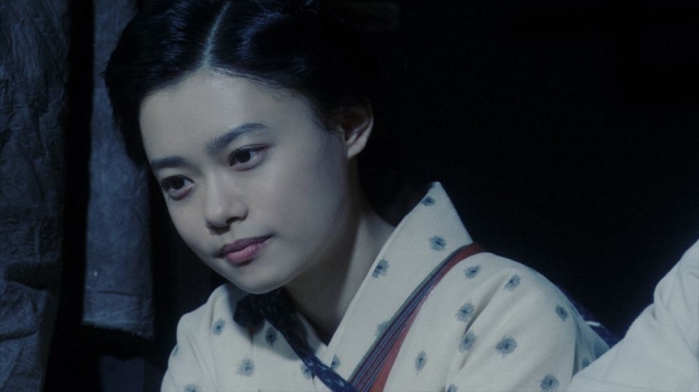 一平と話す千代(杉咲花)=連続テレビ小説『おちょやん』第18週・第88回より (C)NHK