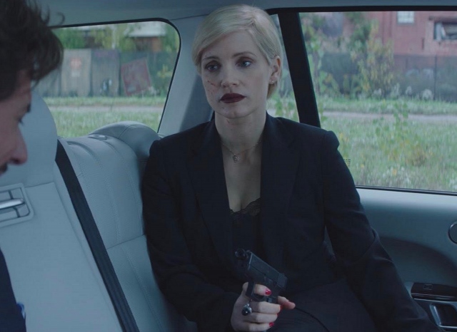 ジェシカ・チャステインが美人秘書に! 映画『AVA/エヴァ』(4月16日公開) (C)2020 Eve Nevada, LLC.