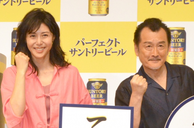 松嶋菜々子の“出産祝い”に感激した吉田鋼太郎(右) (C)ORICON NewS inc.