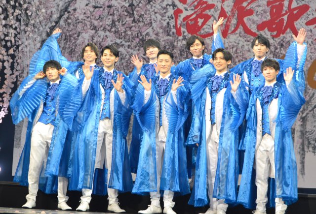 デビュー後初の舞台に感慨したSnow Man(前列左から)向井康二、ラウール、岩本照、目黒蓮、渡辺翔太、(後列左から)佐久間大介、深澤辰哉、阿部亮平、宮舘涼太 (C)ORICON NewS inc.