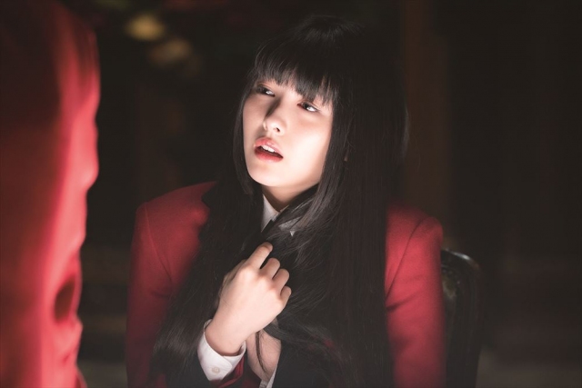 蛇喰夢子(浜辺美波)=『映画 賭ケグルイ 絶体絶命ロシアンルーレット』(4月29日公開)より (C)河本ほむら・尚村透/SQUARE ENIX (C)2021 「映画 賭ケグルイ2」製作委員会