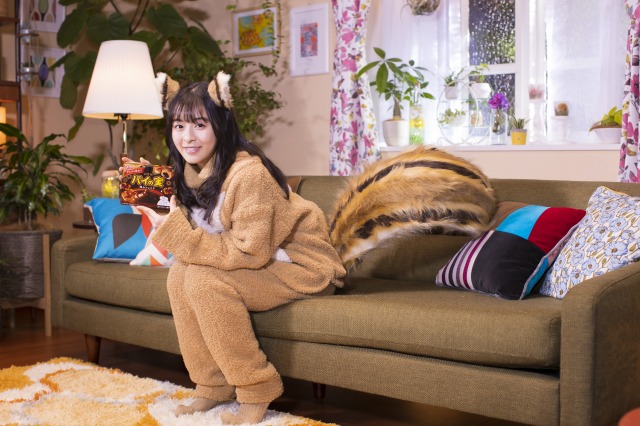 ロッテ『チョコを味わうパイの実<深みショコラ>』新TV-CM「パイの実 ショコラひとり占め篇」に登場する森七菜