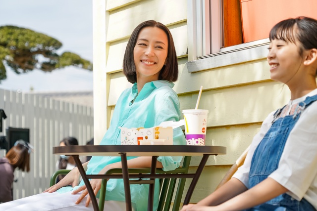 木村佳乃と近藤華が出演した日本マクドナルドの新CM「ママは味方だよ」篇