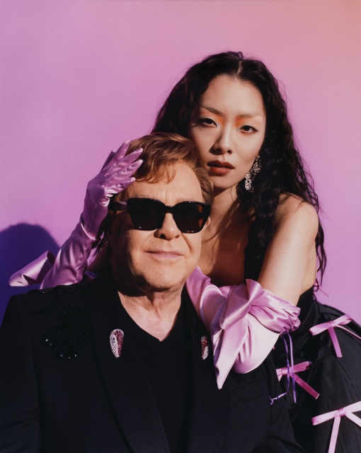 リナ・サワヤマとエルトン・ジョンがデュエットする「Chosen Family」をリリース
