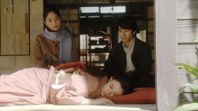 ふさぎ込む千代(杉咲花)の見舞いに香里(松本妃代)がやってくる=連続テレビ小説『おちょやん』第20週・第98回より (C)NHK