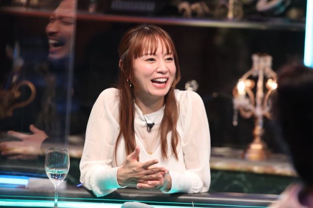 23日のフジテレビ系『人志松本の酒のツマミになる話』に出演する鈴木亜美(C)フジテレビ