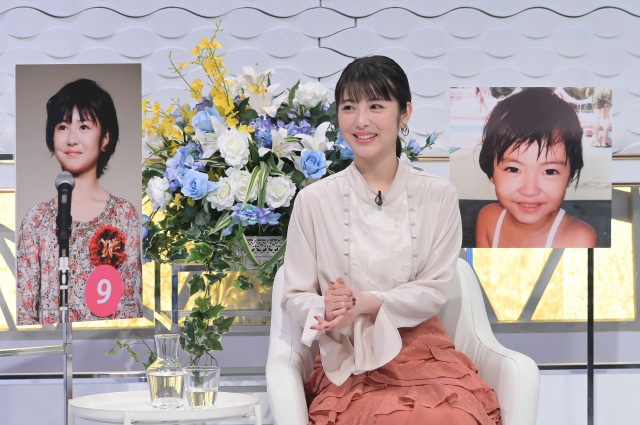 『日曜日の初耳学』に出演する浜辺美波(C)MBS