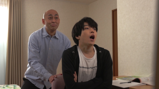 なにわ男子のバラエティー『まだアプデしてないの?』に出演する(左から)長谷川まさのり、西畑大吾 (C)テレビ朝日