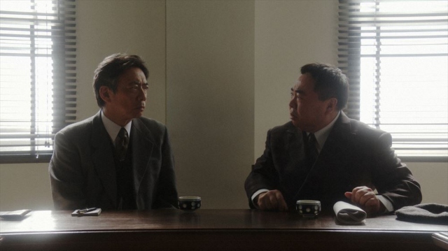 脚本家の長澤誠(生瀬勝久)としゃべくり漫才師・花車当郎(塚地武雅)=連続テレビ小説『おちょやん』第21週・第101回より (C)NHK