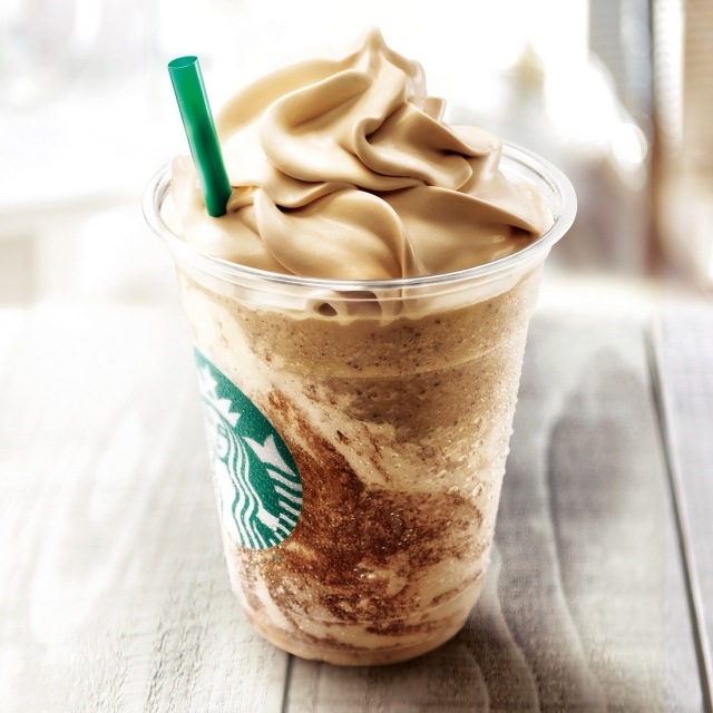 スタバの一部店舗で発売されている『コーヒー&クリーム フラペチーノ with コーヒークリームスワール』
