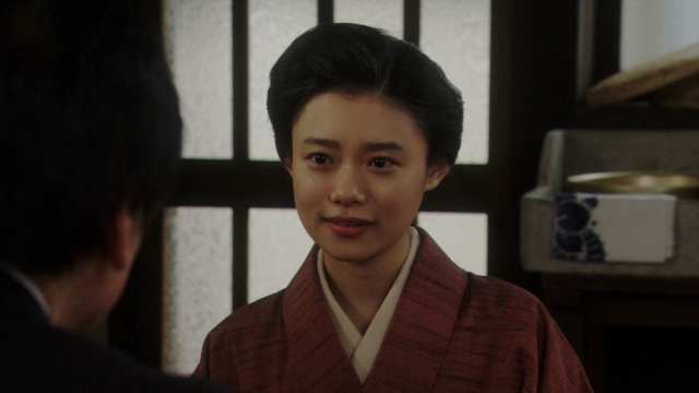 NHKのスタッフからラジオドラマの出演を依頼される千代(杉咲花)=連続テレビ小説『おちょやん』第21週・第102回より (C)NHK