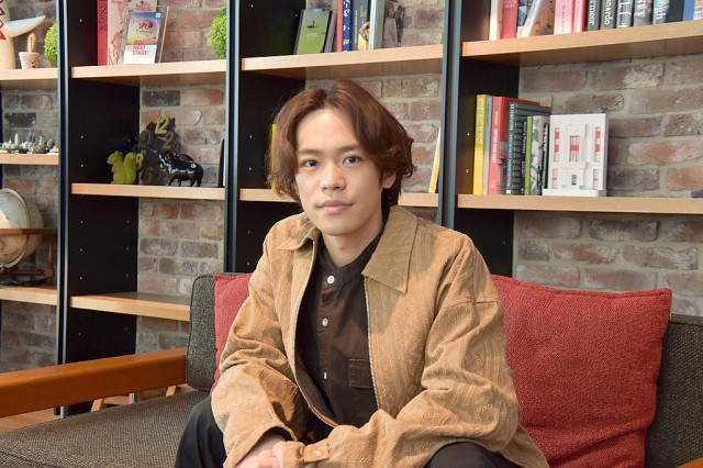 インタビューを受ける小野賢章 (C)oricon ME inc.