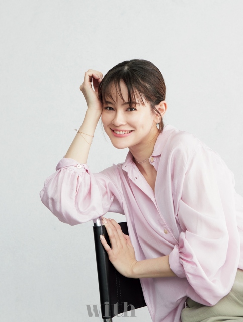 『with』6月号に登場するemma