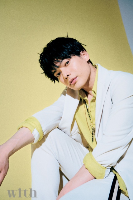 『with』6月号に登場する崎山つばさ