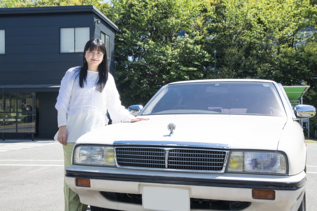 愛車『シーマ』をレストアのため入庫した伊藤かずえ