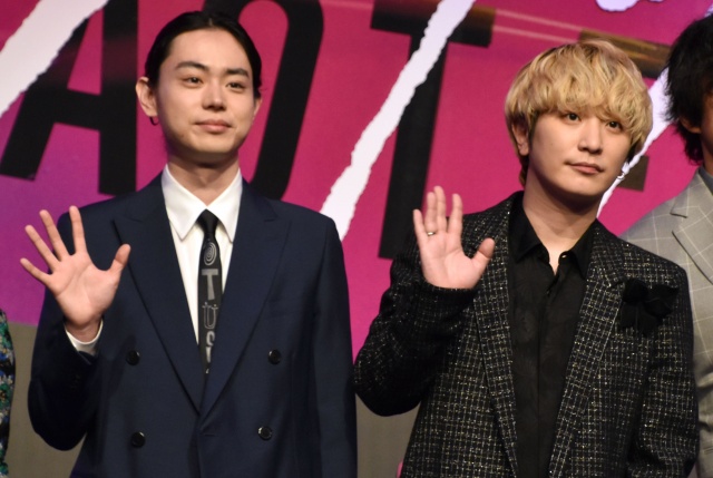 包丁売り場で役作りしたというFukase(右) (C)ORICON NewS inc.