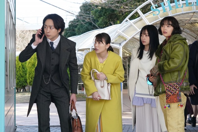 日曜ドラマ『ネメシス』に出演する櫻井翔、大島優子、橋本環奈、広瀬すず (C)日本テレビ