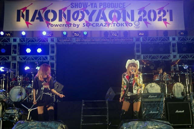 『NAONのYAON2021』に出演した(左から)寺田恵子、葛城ユキ