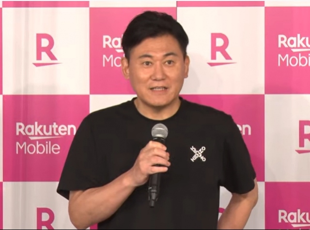 楽天モバイル、iPhone発売 =発売記念イベントに登場した三木谷浩史氏(C)ORICON NewS inc.