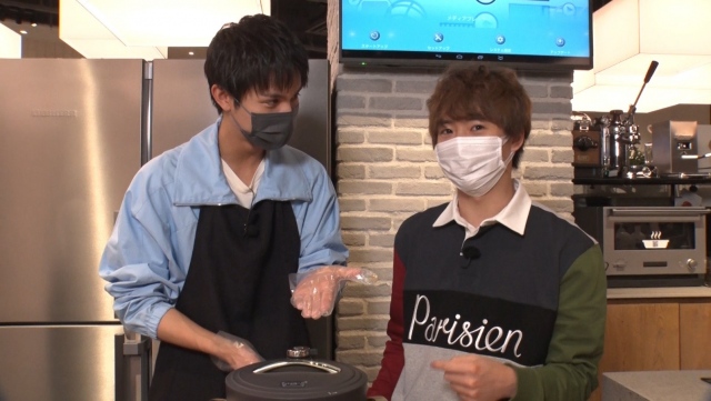 (左から)中川大志、有岡大貴 (C)NTV