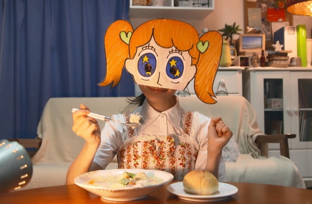 『最高のオバハン 中島ハルコ』で松本まりかが”シチュー食べさせ女子”熱演(C)東海テレビ