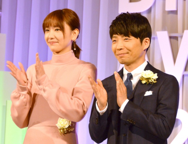 結婚することを発表した(左から)新垣結衣、星野源 (C)ORICON NewS inc.