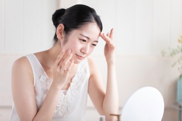 丁寧にスキンケアしているのに、なぜニキビができる? 理由を解説