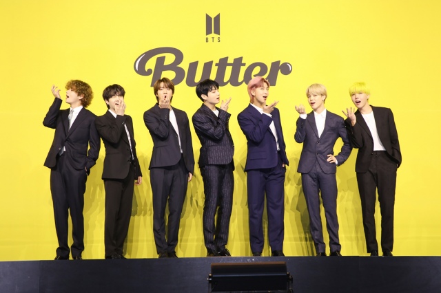 デジタルシングル「Butter」グローバル記者会見を行ったBTS(左から)V、SUGA、JIN、JUNG KOOK、RM、JIMIN、J-HOPE(C)BIGHIT MUSIC