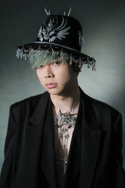 『装苑』7月号表紙に登場するNEWS・増田貴久
