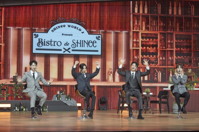 日本デビュー10周年を記念したオンラインファンミーティングを開催したSHINee(左から)オンユ、テミン、ミンホ、キー