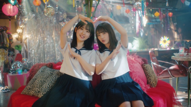 乃木坂46の与田祐希(右)&筒井あやめユニット曲「ざぶんざざぶん」MV公開