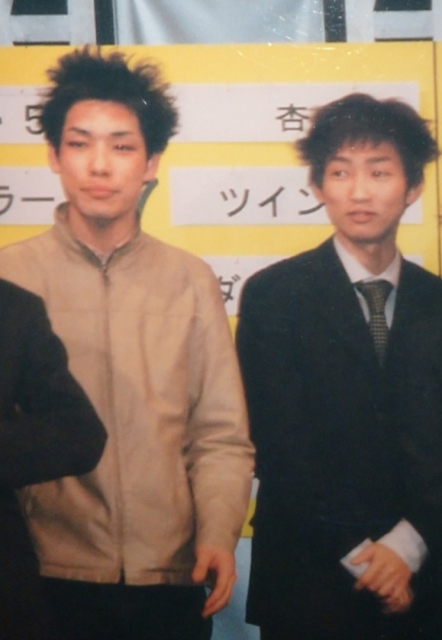 ノンスタ石田、麒麟・川島との21年前の“髪ボサボサ”2ショット公開(石田明のオフィシャルブログより)