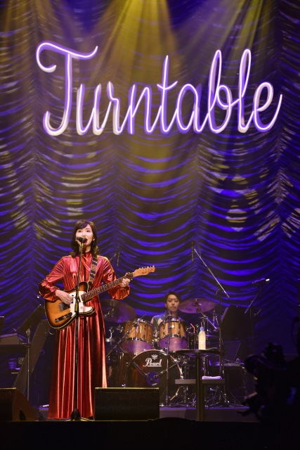 竹内まりやライブ映像配信『LIVE Turntable Plus』より