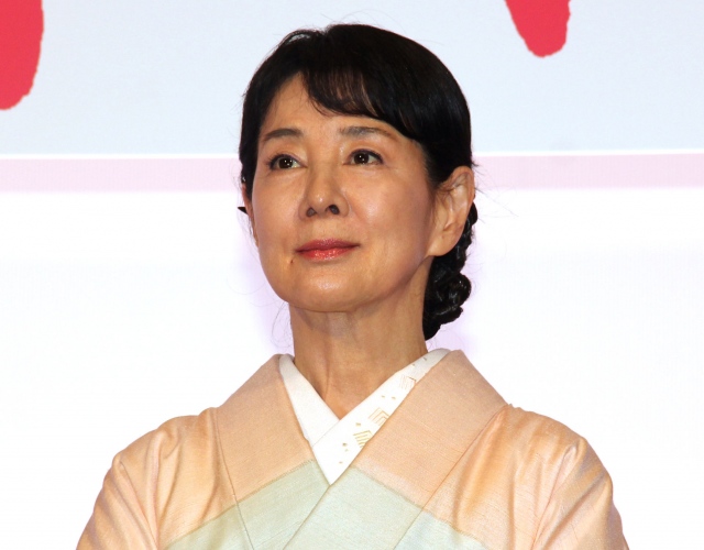 観客に深々とお辞儀をした吉永小百合 (C)ORICON NewS inc.