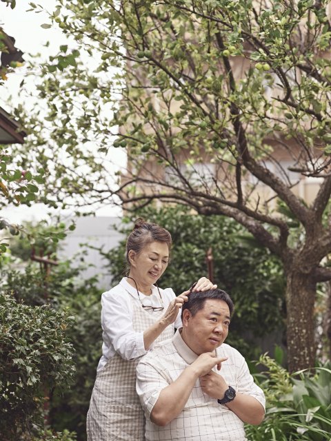 加賀まりこ・塚地武雅が親子役で初共演 、映画『梅切らぬバカ』(C)2021「梅切らぬバカ」フィルムプロジェクト