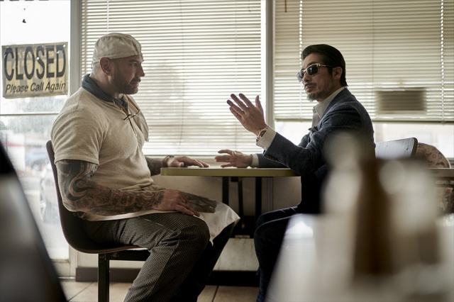 (左から)スコット(デイヴ・バウティスタ)、タナカ(真田広之)=Netflix 映画『アーミー・オブ・ザ・デッド』独占配信中