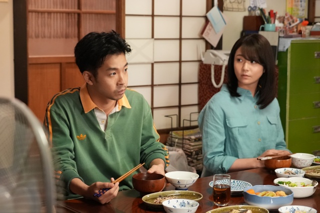 5日放送『コントが始まる』第8話に出演する仲野太賀、木村文乃 (C)日本テレビ