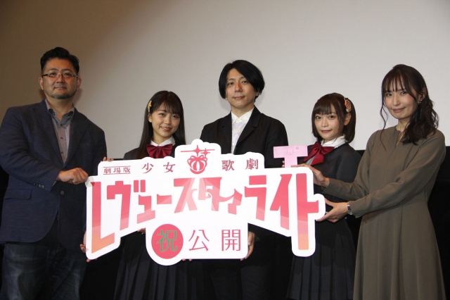 アニメ映画『劇場版 少女☆歌劇 レヴュースタァライト』の初日舞台あいさつに登壇した(左から)樋口達人氏、三森すずこ、古川知宏監督、小山百代、武次茜氏 (C)ORICON NewS inc.