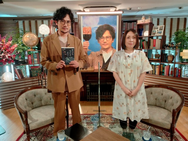 『7.2 新しい別の窓#39』に出演する町田そのこ氏(右)と稲垣吾郎(C)ABEMA