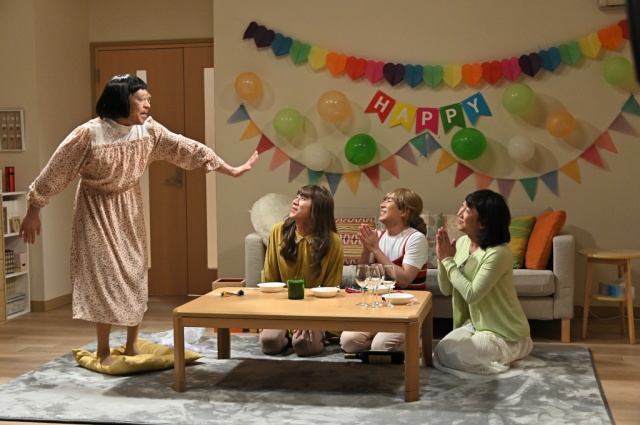 新作コント「おめでとう」のシーン写真 (C)TBS