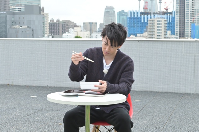 6日放送のテレビ朝日系『テレビ千鳥』に佐藤健が再び出演 (C)テレビ朝日
