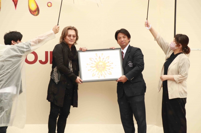 取材会に出席した(左から)石井竜也、なめがたファーマズヴィレッジの佐藤大輔氏