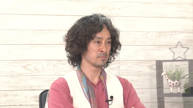 9日放送の『突然ですが占ってもいいですか?SP』に出演する滝藤賢一(C)フジテレビ