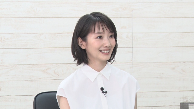 9日放送の『突然ですが占ってもいいですか?SP』に出演する波瑠(C)フジテレビ