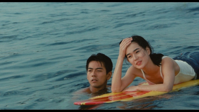 あの夏のビッグウェーブが、30年の時を経て映画館によみがえる。桑田佳祐監督、伝説の音楽映画『稲村ジェーン』茅ヶ崎映画祭ほかで6月25日上映決定 (C)アミューズ/JVCケンウッド・ビクターエンタテインメント