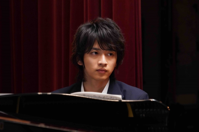 Huluオリジナルドラマ『悪魔とラブソング』2ヶ月の特訓を経てピアノの演奏シーンを撮りきった飯島寛騎 (C)桃森ミヨシ/集英社・HJホールディングス
